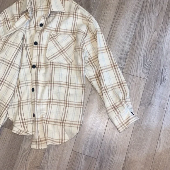 NWOT khaki cream plaid shacket - Picture 7 of 10